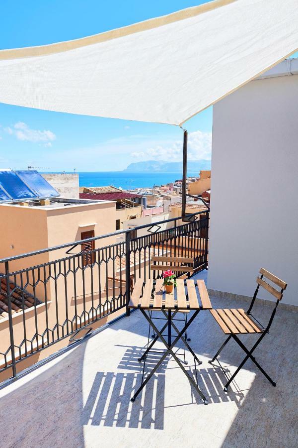 カステッランマーレ・デル・ゴルフォ Sole Di Castellammare Bed & Breakfast エクステリア 写真